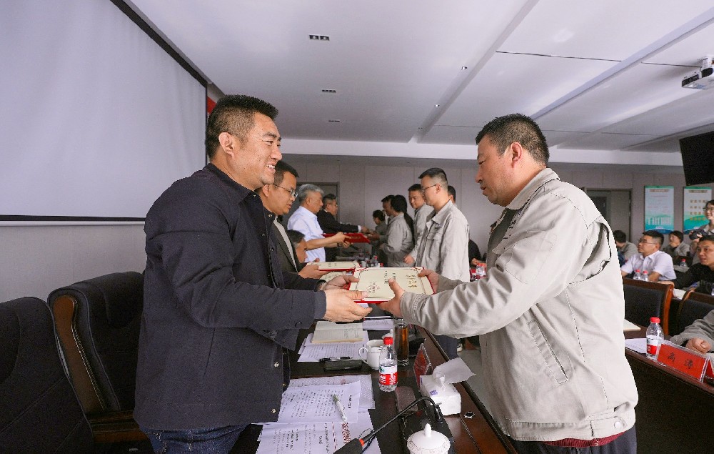 深入贯彻中央八项规定精神学习教育